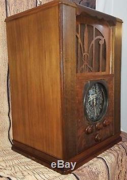 1935 Zenith 6 V 27 Tombstone Antique Radio