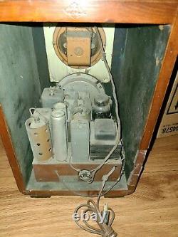 1936 Zenith Model 5-S-228 tube radio. Works well