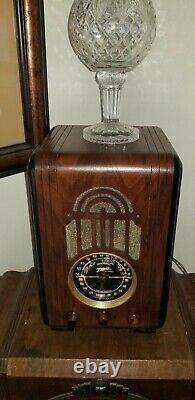 1936 Zenith Model 5-S-228 tube radio. Works well