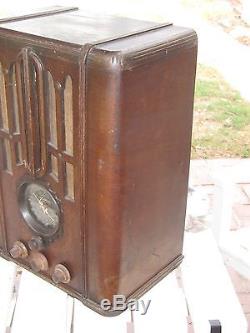 1936 Zenith Tombstone 5S29 Table Model Radio
