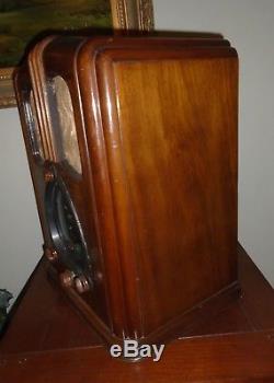 1937/38 Antique Zenith 7-J-232 WALTON Tombstone Radio