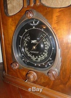 1937/38 Antique Zenith 7-J-232 WALTON Tombstone Radio