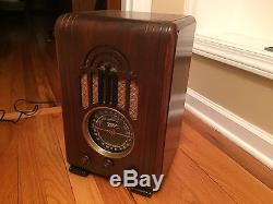 1937 Gorgeous Zenith Black Dial Tombstone Radio