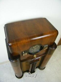 1939 7S366 Zenith Black Dial Chicago AM SW Electric Eye Deco Console Tube Radio