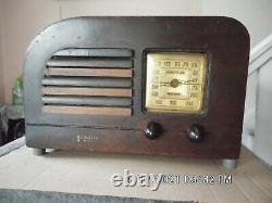 1939 Fada F55t Am 5 Tube Walnut Radio, Recapped, Refurbished, Working