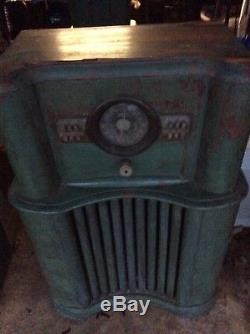 1939 Zenith Console Radio Model antique 3608 or 3808. Still works will ship ups