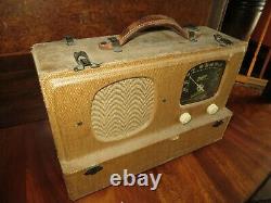 1940 Zenith 6G601M WaveMagnet Universal Model Portable AM Sailboat 6-Tube Radio