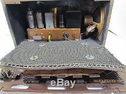 1940 Zenith ch-5678 Wood Tabletop Tube Radio Beautiful