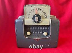 1940's PORTABLE RADIO ZENITH Tip-Top Holiday Model 4G903 with Owner's Manual