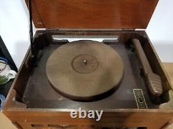 1940's Zenith Tube Portable Radio / Phonograph Black Dial Face Wood