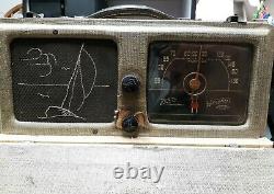 1941/1942 Zenith 6G601D WaveMagnet Universal Model Portable Tube Radio Sailboat