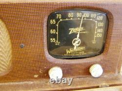 1941 ZENITH 6G501M UNIVERSAL PORTABLE TUBE RADIO with Wave Magnet 6A-19