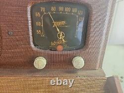 1941 ZENITH UNIVERSAL PORTABLE TUBE RADIO with Wave Magnet. Original Parts/Boxes