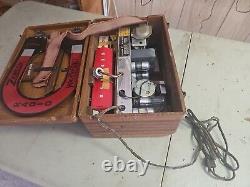 1941 ZENITH UNIVERSAL PORTABLE TUBE RADIO with Wave Magnet. Original Parts/Boxes