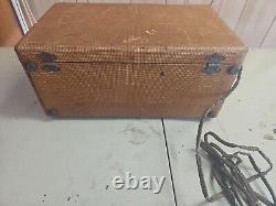 1941 ZENITH UNIVERSAL PORTABLE TUBE RADIO with Wave Magnet. Original Parts/Boxes