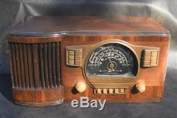 1941 Zenith 7-S-530 7-tube wood cabinet table radio- Great condition