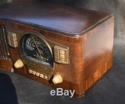1941 Zenith 7-S-530 7-tube wood cabinet table radio- Great condition
