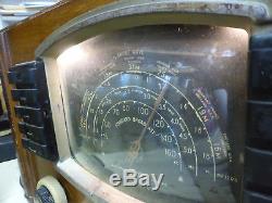 1942 Zenith Model 7S633 Black Dial Radio Shortwave with buttons lights up & static