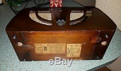 1946 ZENITH Tube Radio, 6D030, Tube Type, Wood Table Top WORKING SURVIVOR