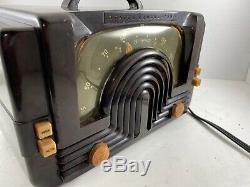 1949 Zenith consol-tone tube radio, model 6D615 Art Decco style bakelite