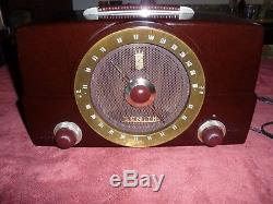 1950 Antique Zenith H725 AM/FM Vintage Bakelite Tube Radio Restored & Working