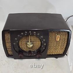 1950 Zenith 7H04 Super Triumph S-17366 Bakelite 7 Tube AM FM Radio Art Deco Work