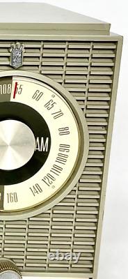1950's Zenith AM / FM Radio Alarm Clock Model L727 Vacuum Tube