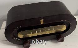 1950's Zenith AM Tube Radio Model H511, Works