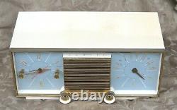 1950's Zenith G516w White Gold Alarm Clock Tube Radio USA MCM Works Excellent