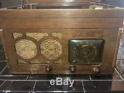 1950's Zenith Long Distance Tube Portable Radio Record Player Working