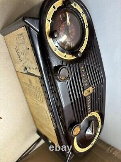 1950s Zenith S-18535 Owl Eyes Clock Radio Chassis 6J03 Restorative Art Deco