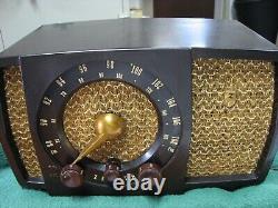 1951 Zenith AM/FM Radio Tube Radio Model H72322 Bakelite Case With Magazine Ad