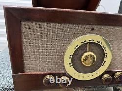 1951 Zenith H665R The Beacon Hill Phonograph/Radio