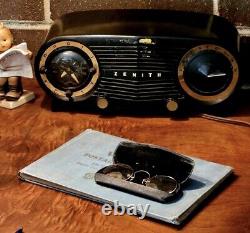 1952 Retro Atomic Age black Zenith Bakelite Tube AM Clock Radio working well