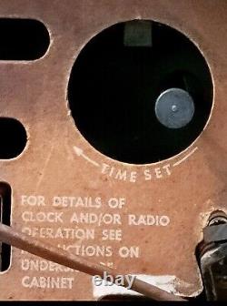 1952 Retro Atomic Age black Zenith Bakelite Tube AM Clock Radio working well