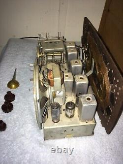 1952  Table Top Zenith AM/FM Radio Chassis #7H04Z1