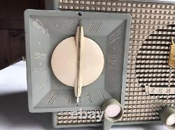 1952 ZENITH Model J733 Tube Type FM Broadcast UHF Clock Radio Atomic Telechron