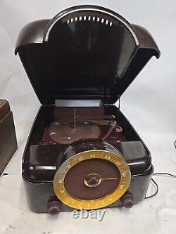 1952 Zenith J664 Tube Radio Record Player Cobra Matic Variable Speed Bakelite