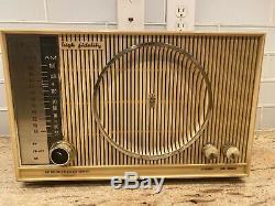 1959 VTG Mid Century Zenith High Fidelity glass tube AM/FM radio C845Y S-46353