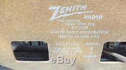 ANTIQUE MID CENTURY ZENITH r623y VINTAGE OLD CLOCK RADIO BLACK & RED PLASTIC