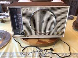 ANTIQUE VINTAGE WOOD 1960's ZENITH H845 AM FM TUBE RADIO WORKS GREAT