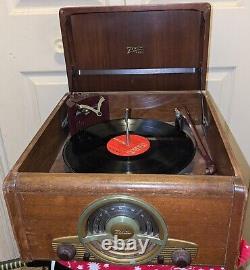 ANTIQUE ZENITH MODEL 6R886 Tube Radio Phonograph Works! Read Description