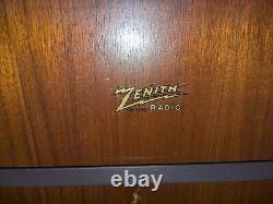 ANTIQUE ZENITH MODEL 6R886 Tube Radio Phonograph Works! Read Description