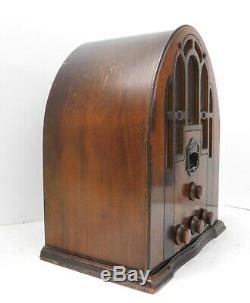 Antique 1934 Zenith Model 805 Cathedral Radio. Nice