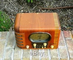 Antique 1939 Zenith Radio Model 5S319 Plays