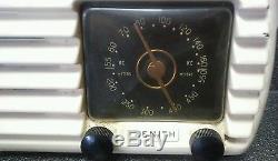 Antique 1942 Zenith 5-D-611W Tube Radio Cream Plastic w Black/Gold Face Works