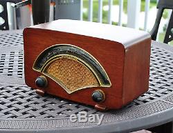 Antique 1946 Zenith AM & FM Bands Radio Model 8H034