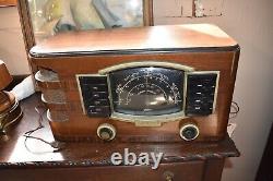 Antique Art Deco Zenith Table Top Tube Radio, Working Order