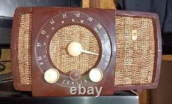 Antique Bakelite 1952 Zenith AM FM Tube Radio Model H723 Excellent Condition