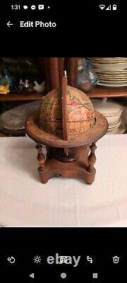 Antique Globe 8TR Radio